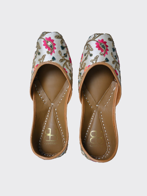 Rojana Embroidered Punjabi Jutti